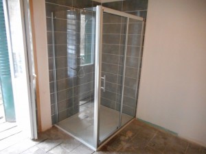 cabine de douche extra plate installée par Borel